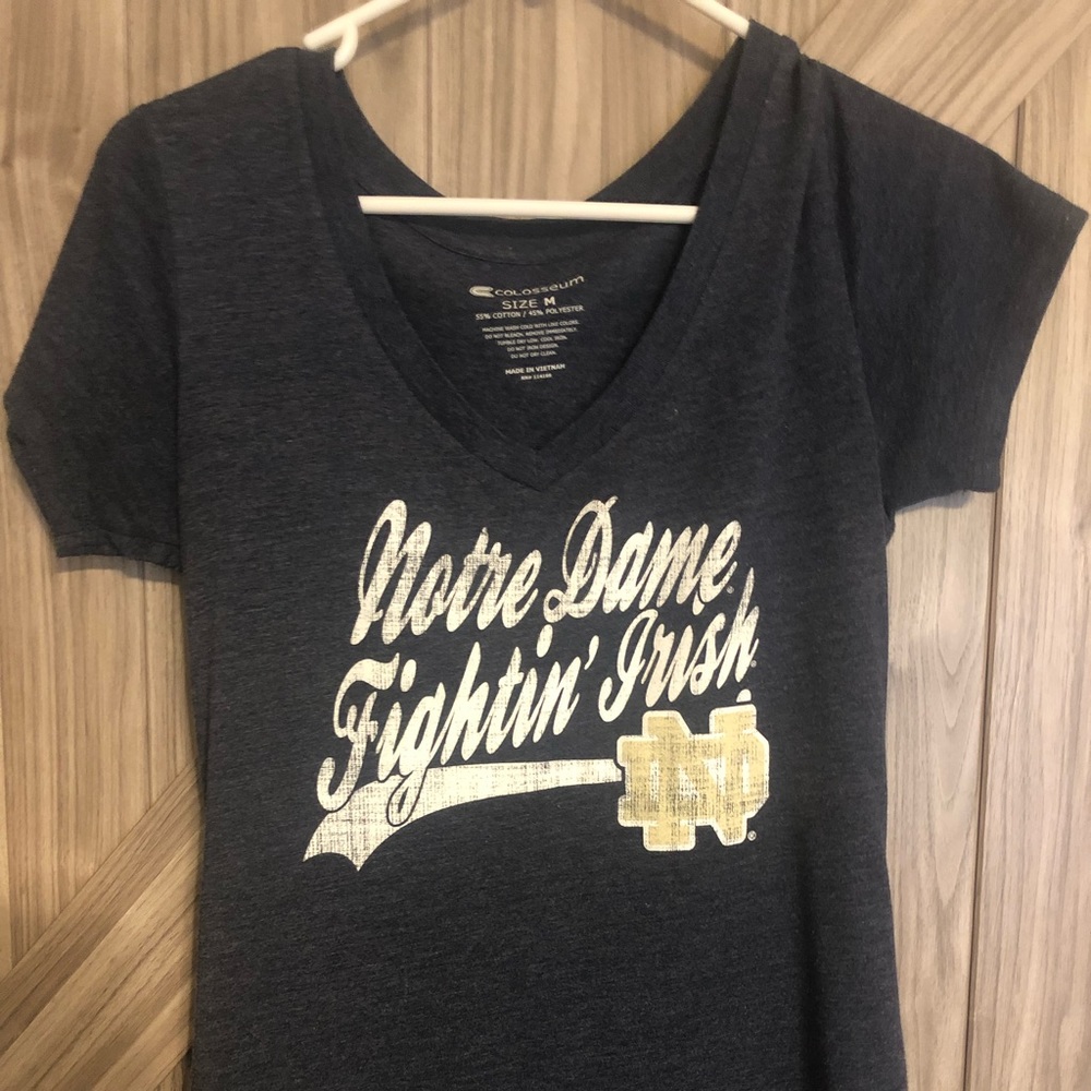 Norte Dame fighting Irish T medium